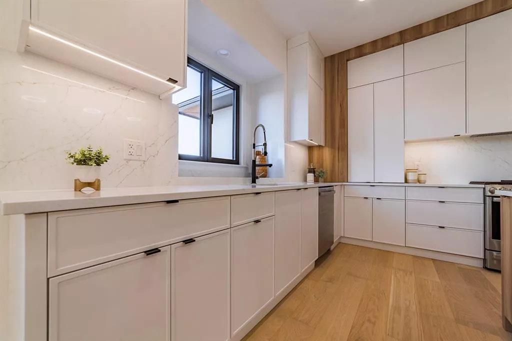 308 Oakpark Drive, Spicewood, Texas 78669