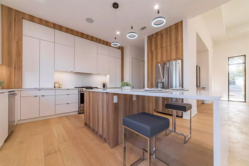 308 Oakpark Drive, Spicewood, Texas 78669