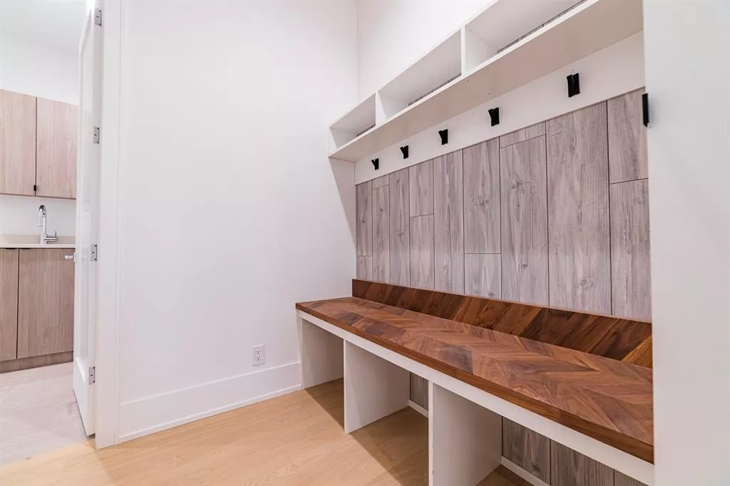 308 Oakpark Drive, Spicewood, Texas 78669