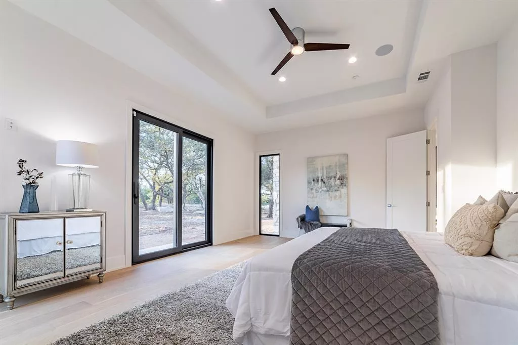 308 Oakpark Drive, Spicewood, Texas 78669