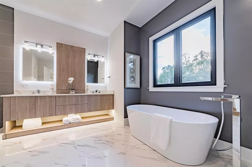 308 Oakpark Drive, Spicewood, Texas 78669