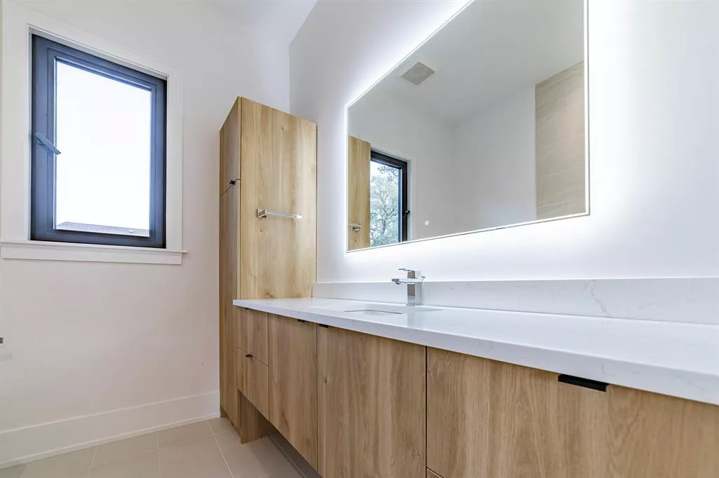 308 Oakpark Drive, Spicewood, Texas 78669