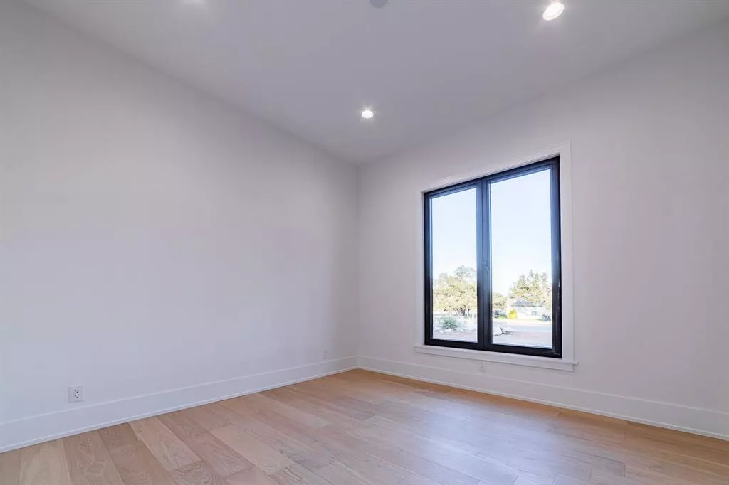 308 Oakpark Drive, Spicewood, Texas 78669