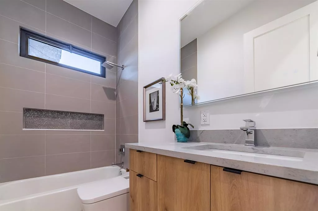 308 Oakpark Drive, Spicewood, Texas 78669