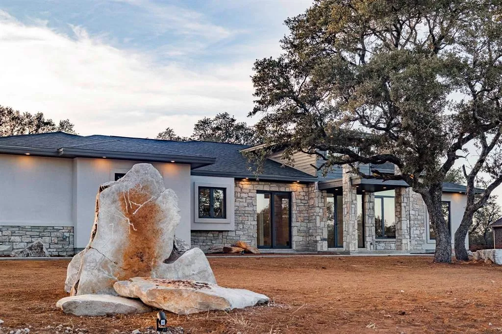 308 Oakpark Drive, Spicewood, Texas 78669