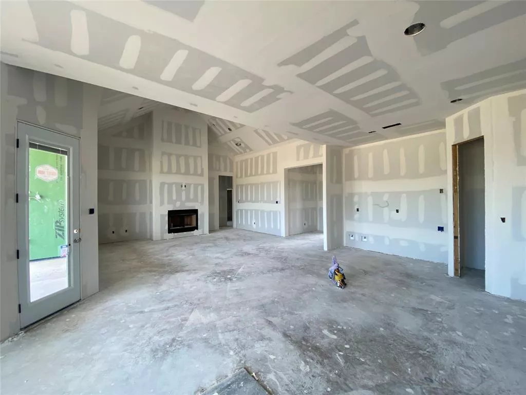 366 Wayward Spur, Springtown, Texas 76088