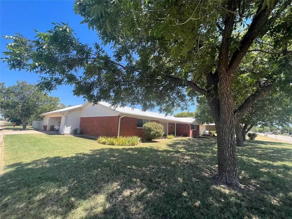 421 NW Ave H Hamlin, Texas 79520