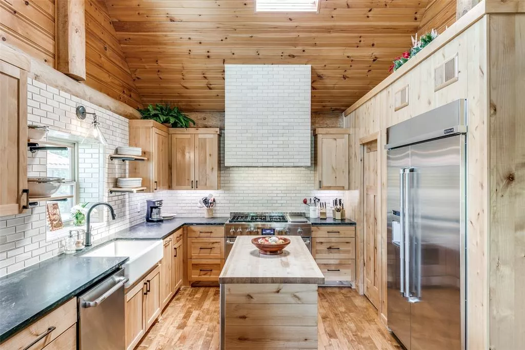 4256 lakewood Drive, Fort Worth, Texas 76135