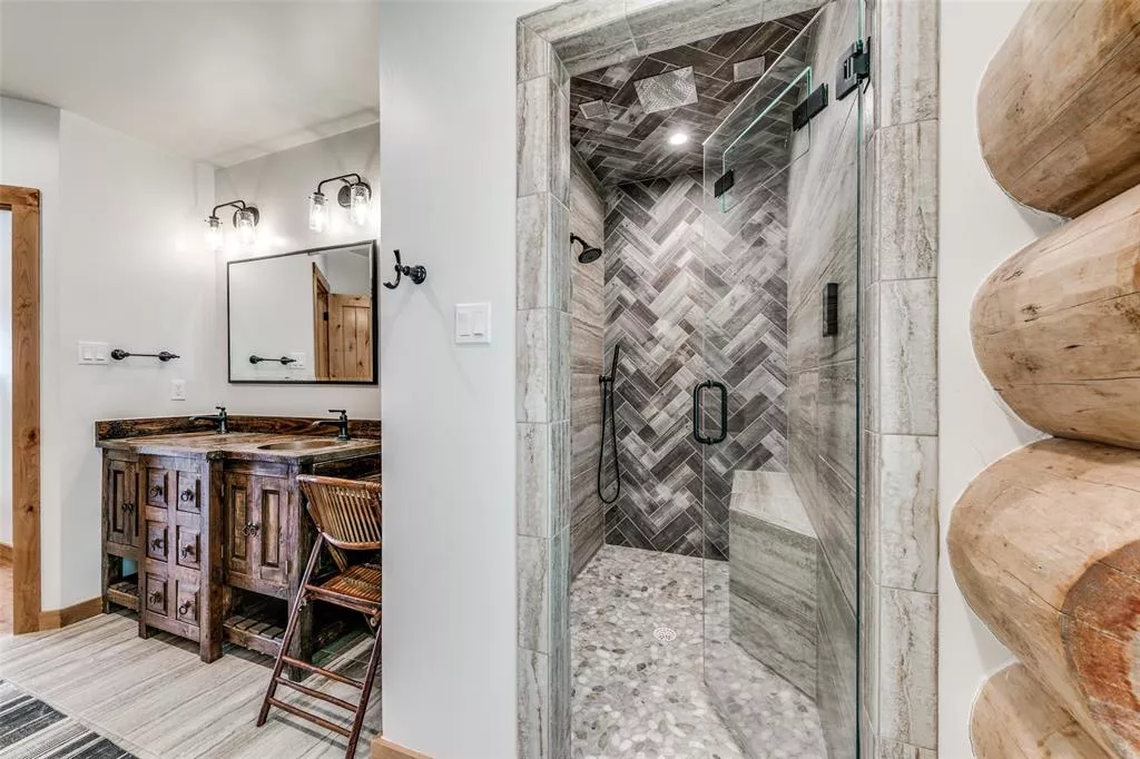 4256 lakewood Drive, Fort Worth, Texas 76135