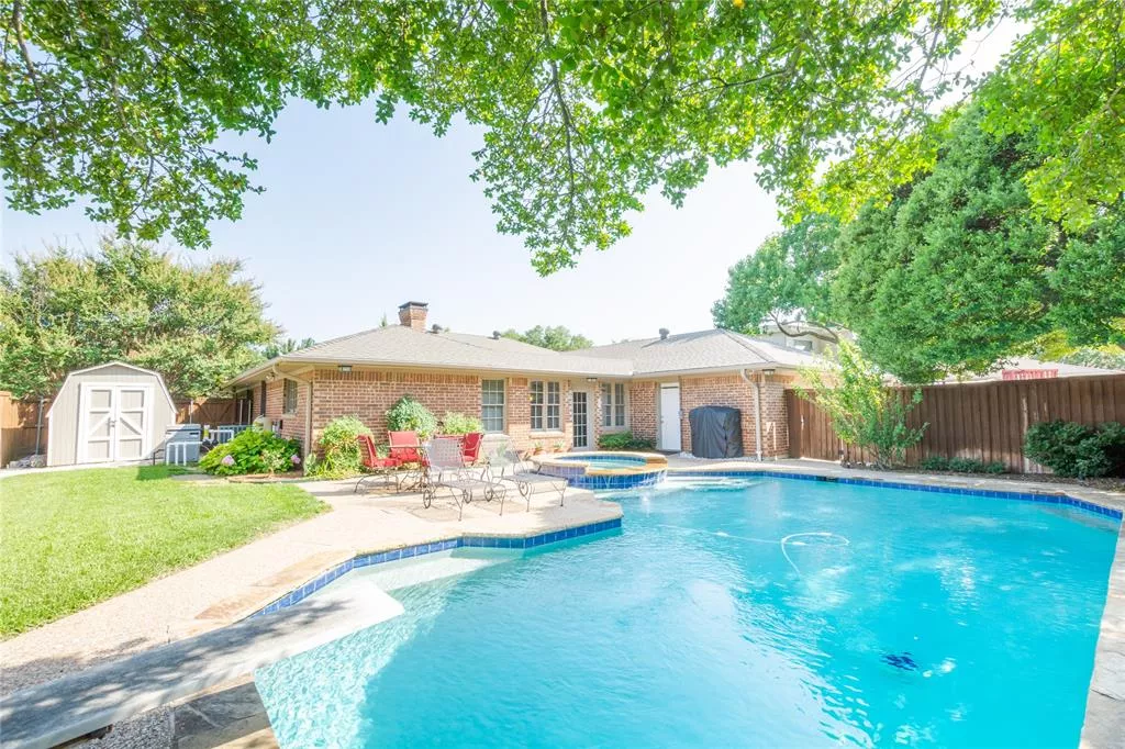 6 Walnut Creek Place, Richardson, Texas 75080