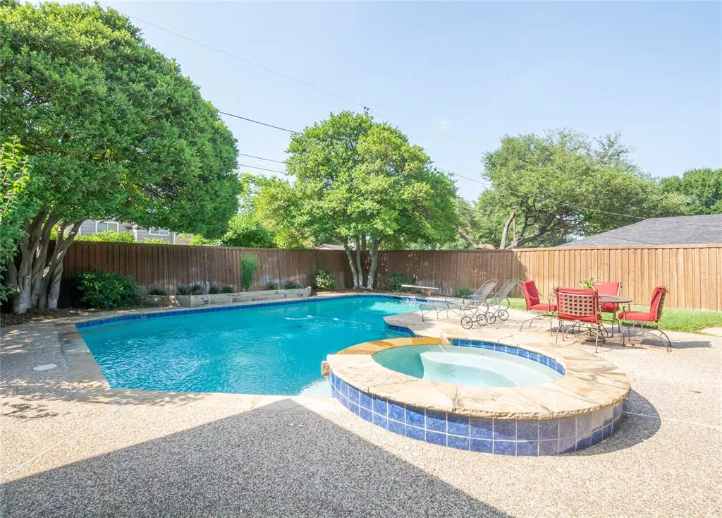 6 Walnut Creek Place, Richardson, Texas 75080