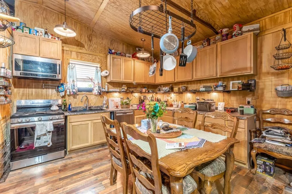 7625 County Road 247 Hico, Texas 76457