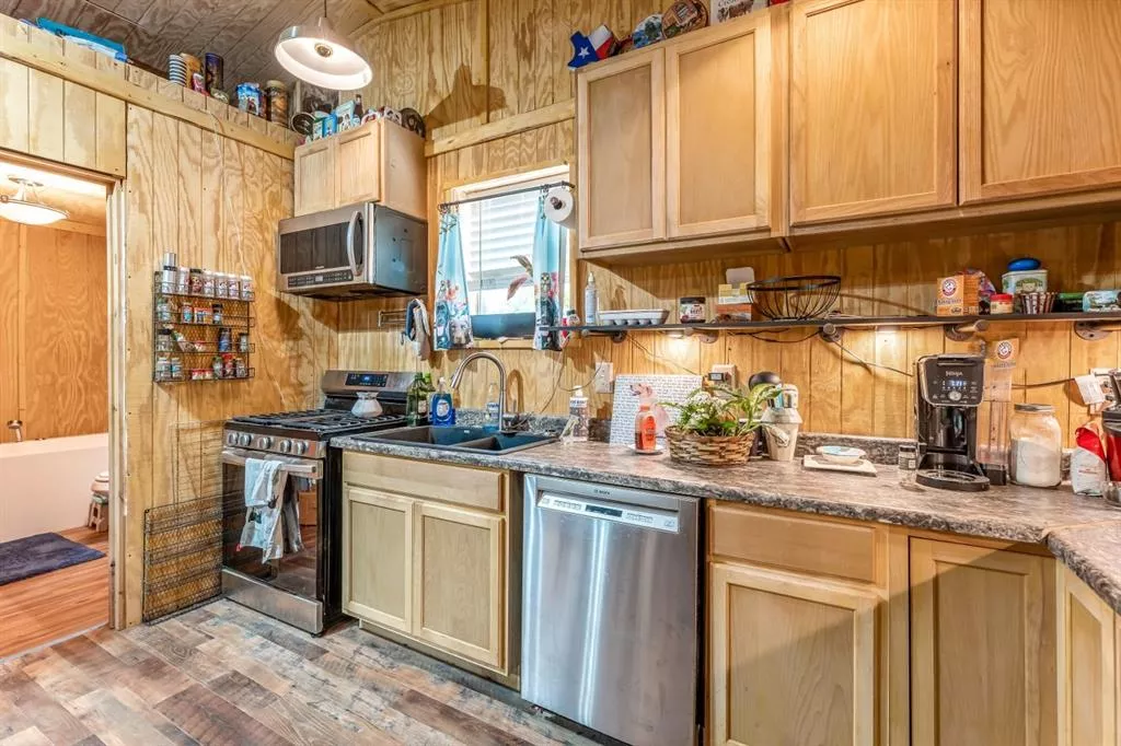 7625 County Road 247 Hico, Texas 76457