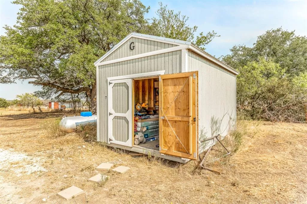 7625 County Road 247 Hico, Texas 76457