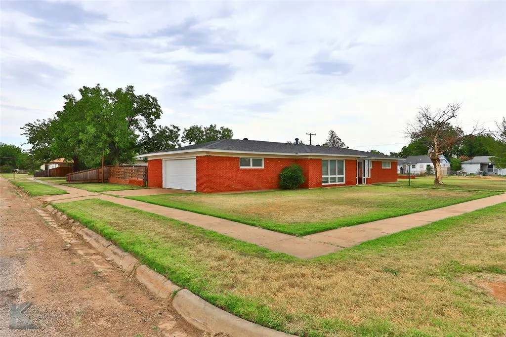 844 NW 2nd Street, Hamlin, Texas 79520