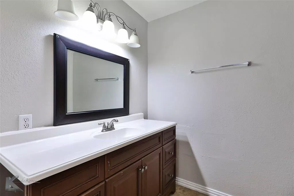 844 NW 2nd Street, Hamlin, Texas 79520