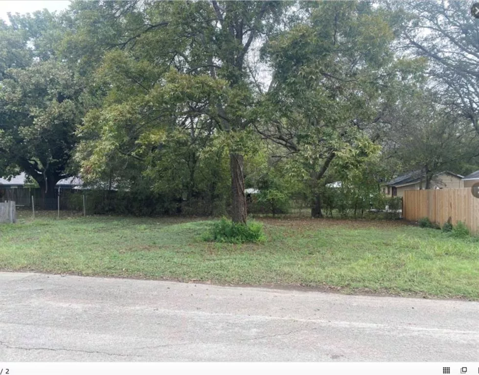 1204 N Wood Cleburne, Texas 76033