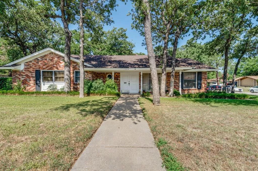 1713 Hurstview Drive, Hurst, Texas 76054