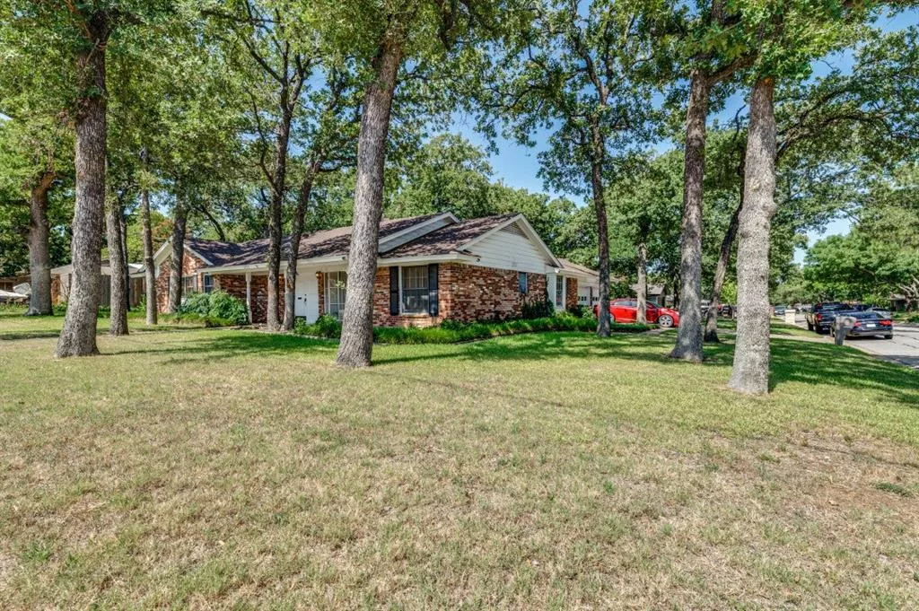 1713 Hurstview Drive, Hurst, Texas 76054