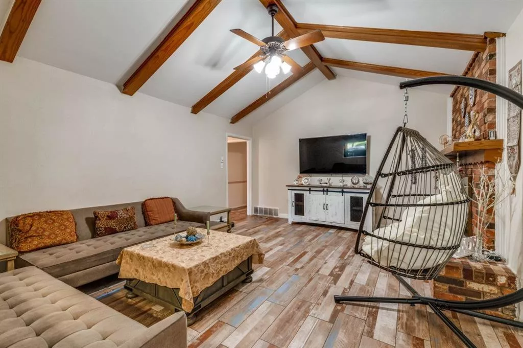 1713 Hurstview Drive, Hurst, Texas 76054