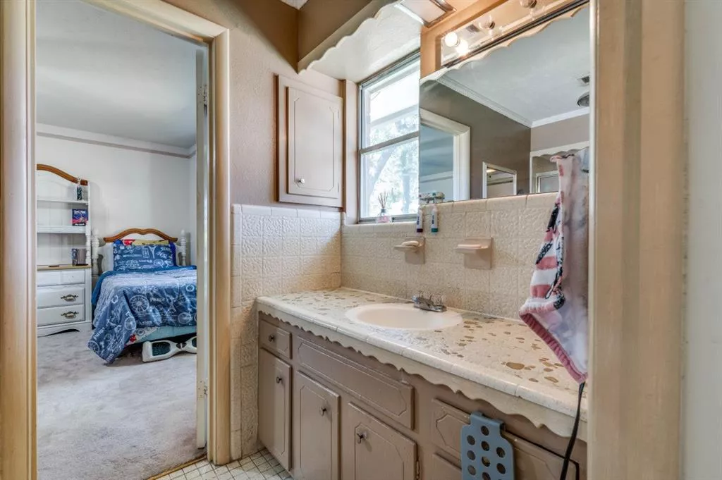 1713 Hurstview Drive, Hurst, Texas 76054