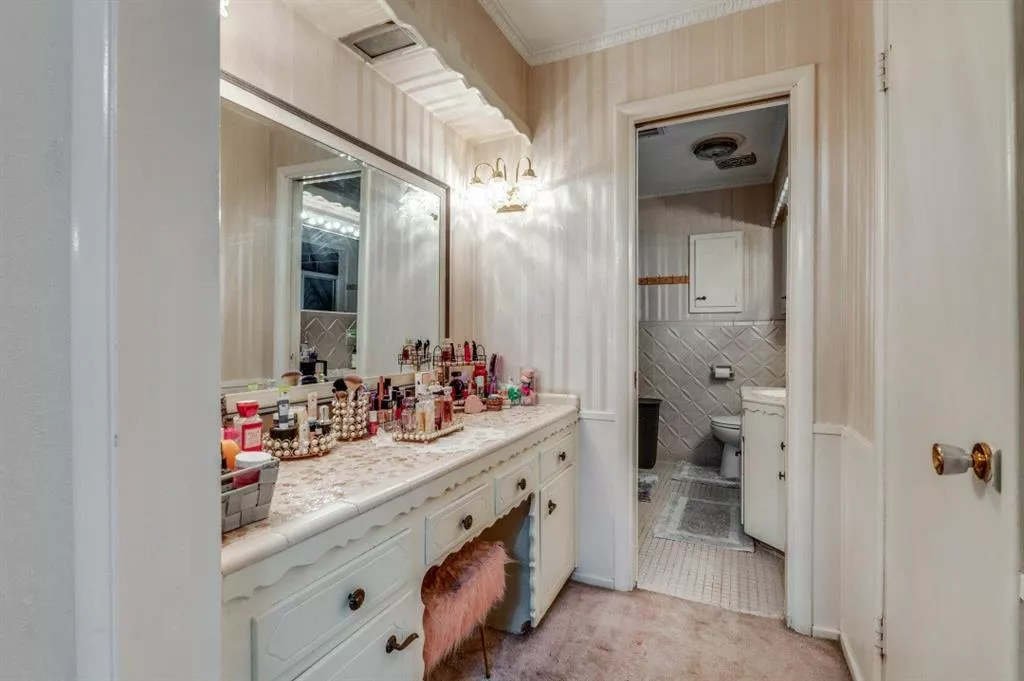 1713 Hurstview Drive, Hurst, Texas 76054