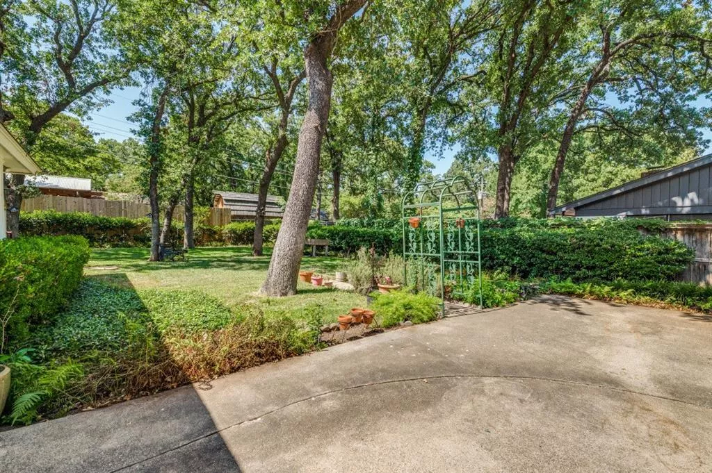 1713 Hurstview Drive, Hurst, Texas 76054