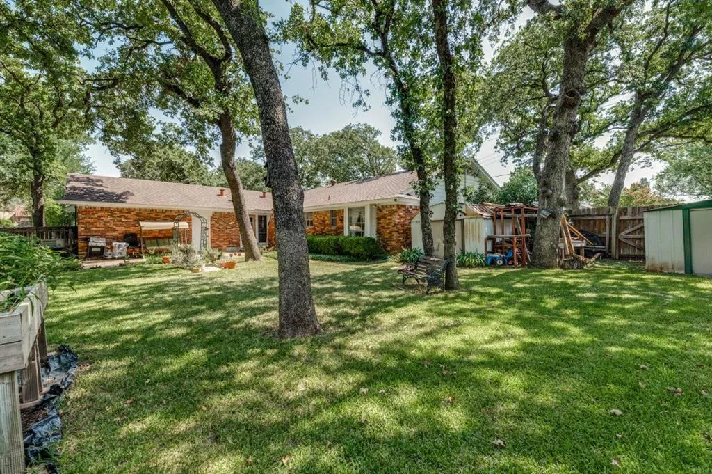 1713 Hurstview Drive, Hurst, Texas 76054