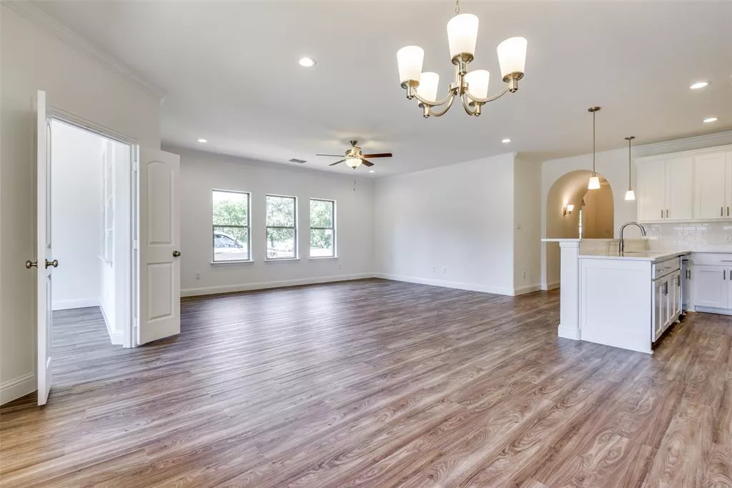 211 S Busby Street, Tioga, Texas 76271