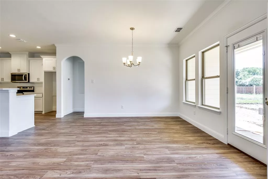 211 S Busby Street, Tioga, Texas 76271