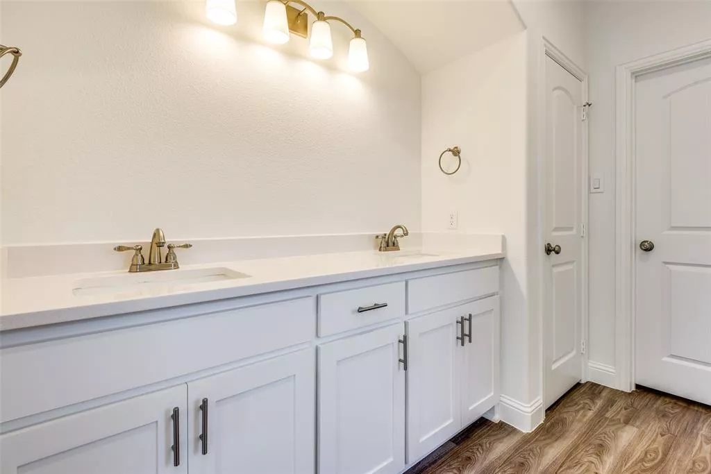 211 S Busby Street, Tioga, Texas 76271