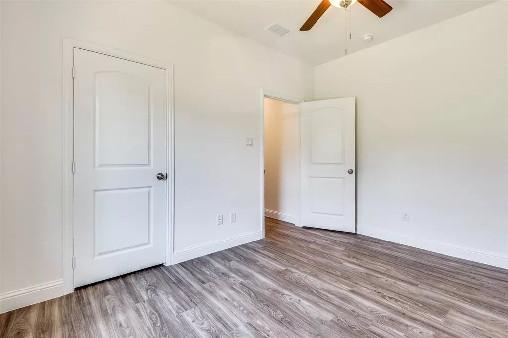 211 S Busby Street, Tioga, Texas 76271