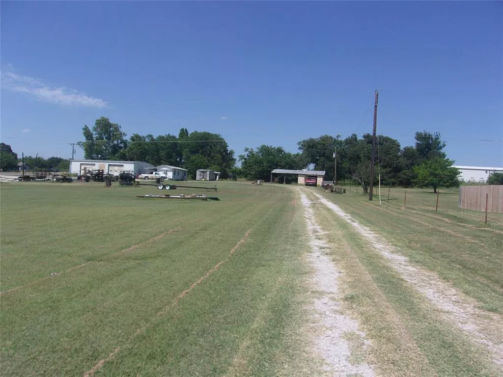 3032 E State Highway 59 Bowie, Texas 76230