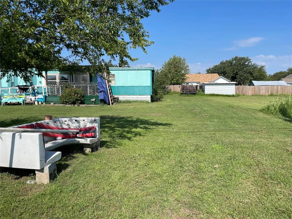 412 Green Street, Bowie, Texas 76230