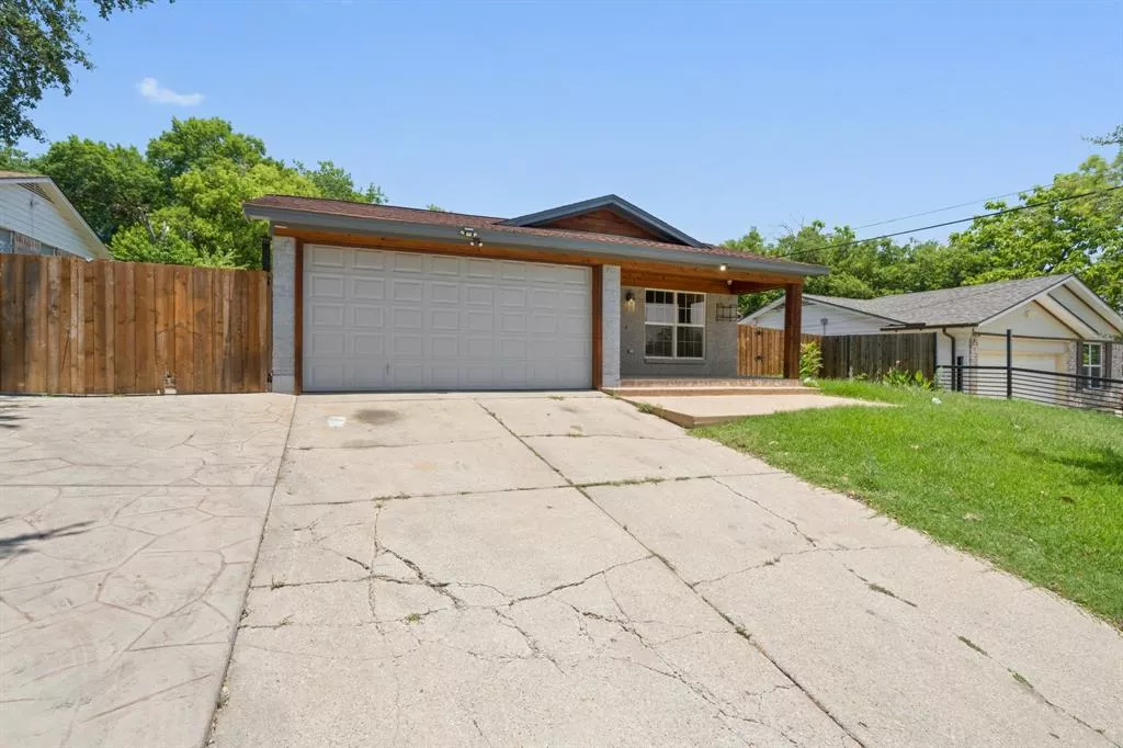 4444 Sahara Place, Fort Worth, Texas 76115