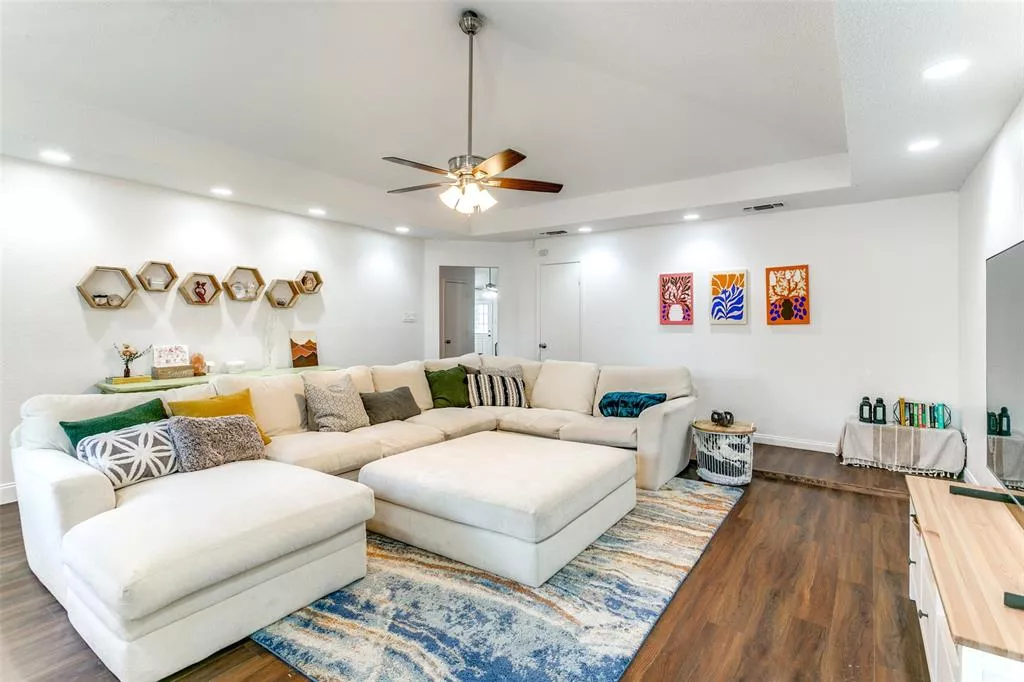 4716 Oarlock Drive, Fort Worth, Texas 76135