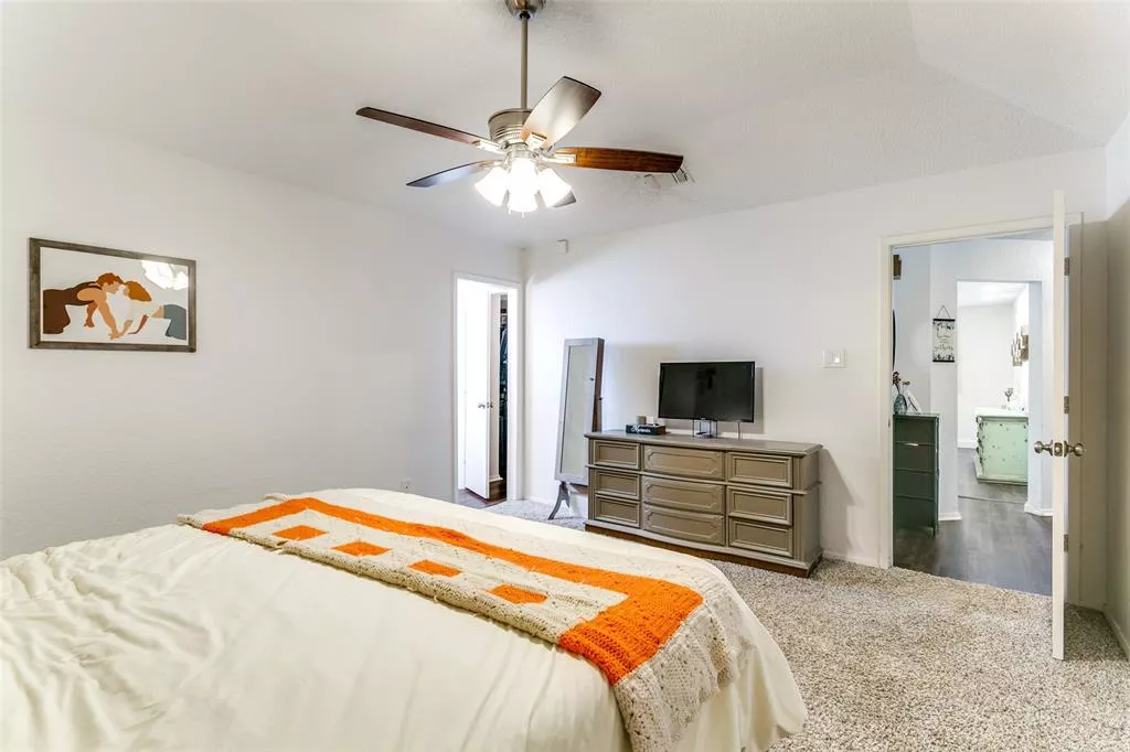 4716 Oarlock Drive, Fort Worth, Texas 76135