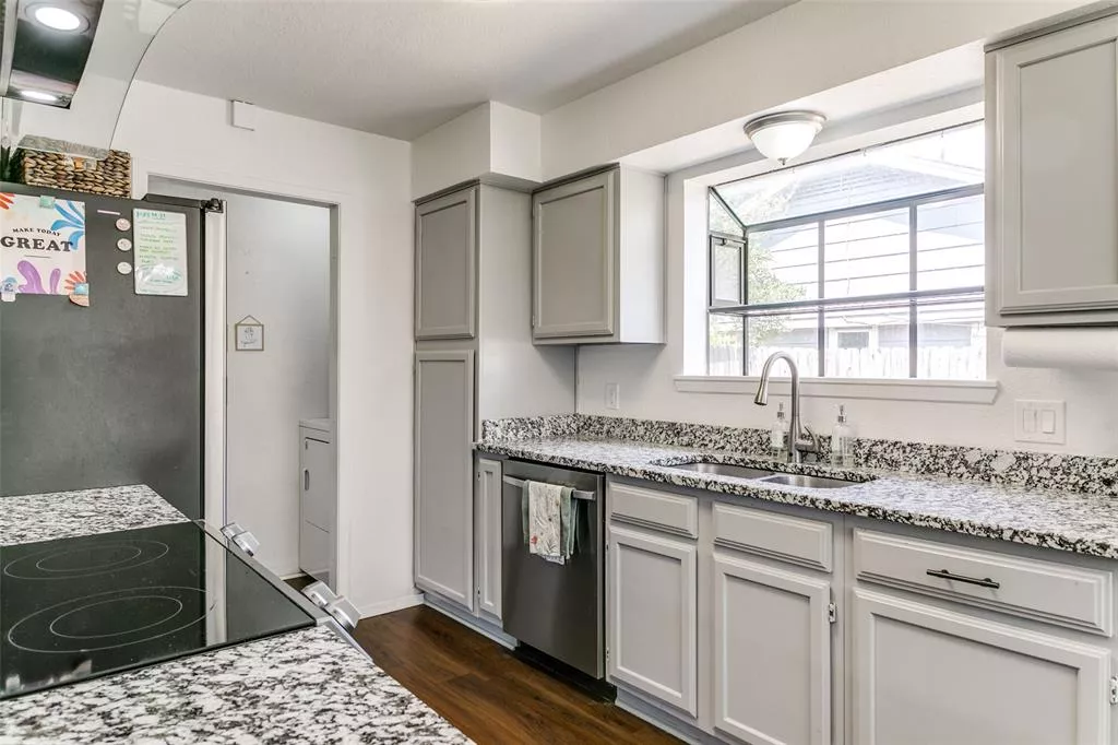 4716 Oarlock Drive, Fort Worth, Texas 76135