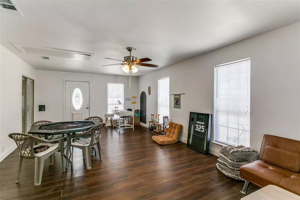 4716 Oarlock Drive, Fort Worth, Texas 76135