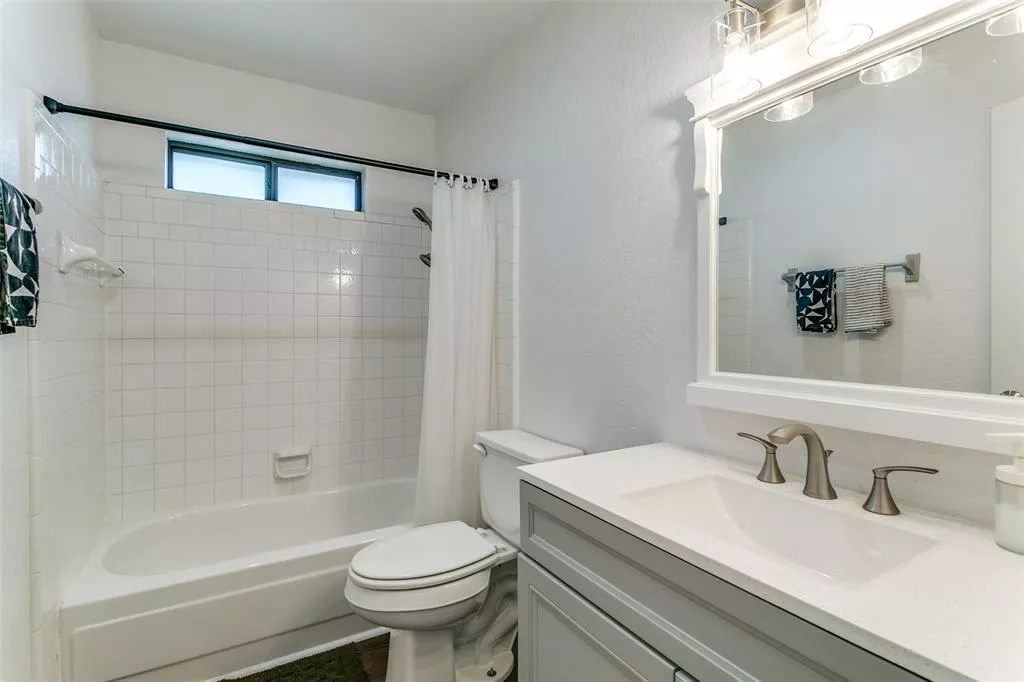 4716 Oarlock Drive, Fort Worth, Texas 76135