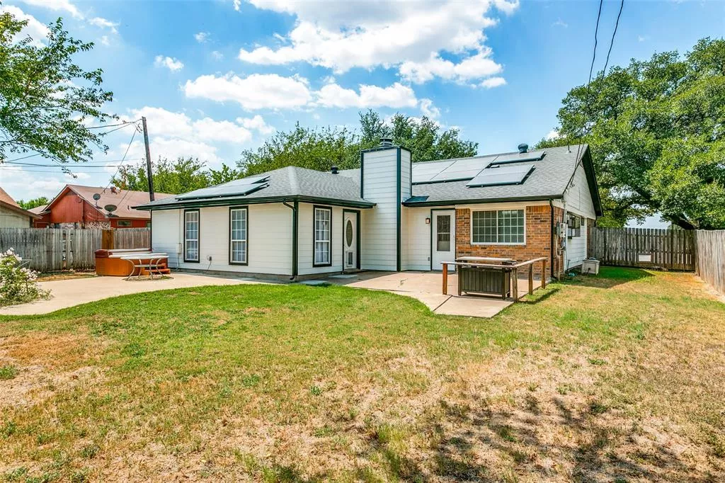 4716 Oarlock Drive, Fort Worth, Texas 76135