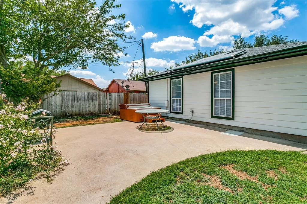 4716 Oarlock Drive, Fort Worth, Texas 76135