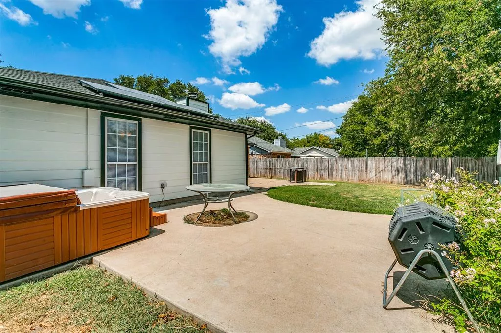 4716 Oarlock Drive, Fort Worth, Texas 76135