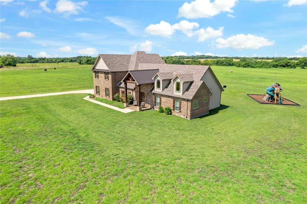 4946 FM 38 S Brookston, Texas 75421