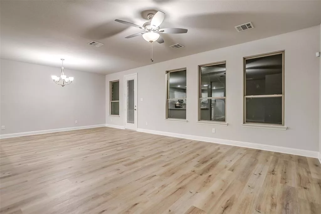 6803 Joelene Rae Drive, Arlington, Texas 76001