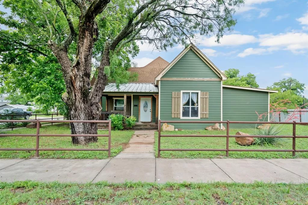 901 W 8th Street, Cisco, Texas 76437