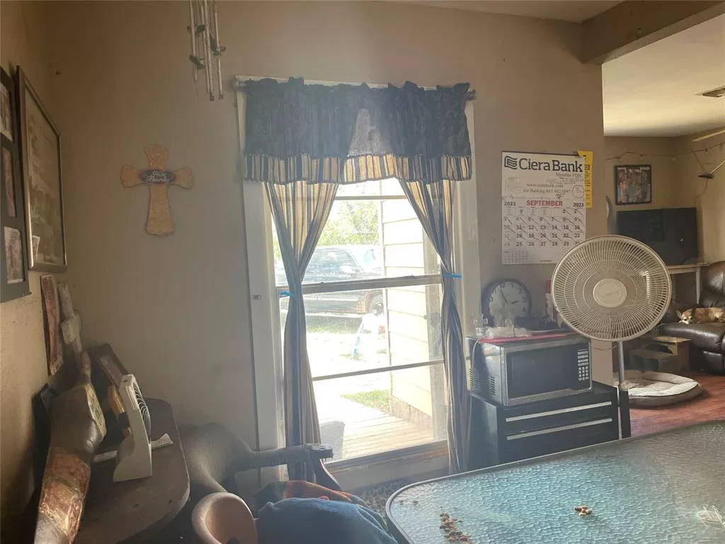 1106 Texas Street, Graham, Texas 76450