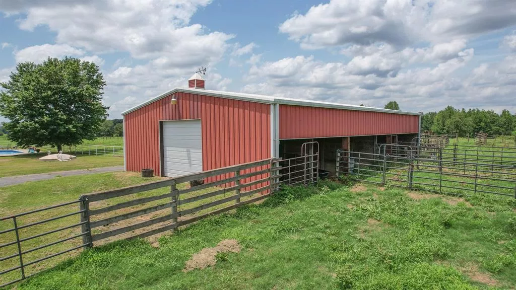 742 County Road 3004 New Boston, Texas 75570