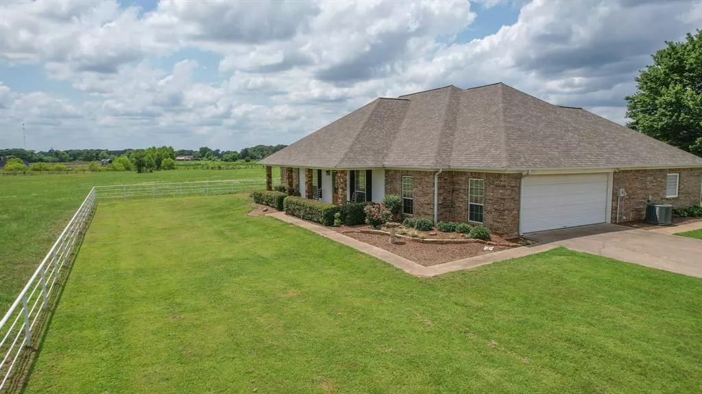 742 County Road 3004 New Boston, Texas 75570