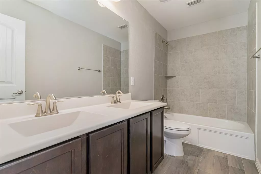 817 Joaquin Way, Fort Worth, Texas 76052